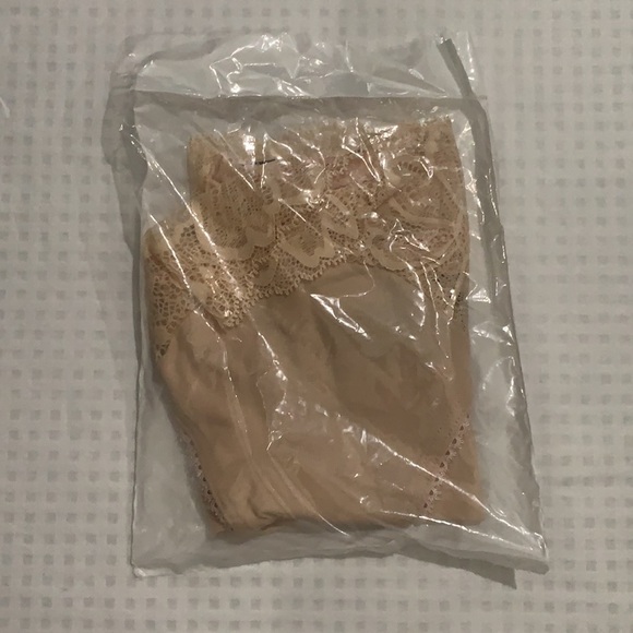 New Victoria's Secret Lace Trim Cheeky Panty Nude Size XS - Picture 5 of 14